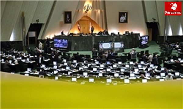 بازنشستگان فولاد کشور مقابل مجلس تجمع کردند