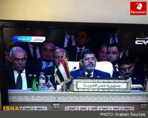 محمد مرسی در نشست دوحه غرق در خواب!