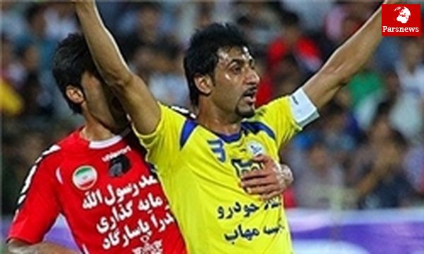 هادی شکوری طلب ۲۲۰ میلیونی خودرابه مردم زلزلهزده بخشید