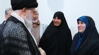 دیدار نویسنده و راوی کتاب «فرنگیس» با امام‌خامنه‌ای+ عکس