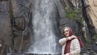 شیرین بینا در کنار آبشاری زیبا + عکس