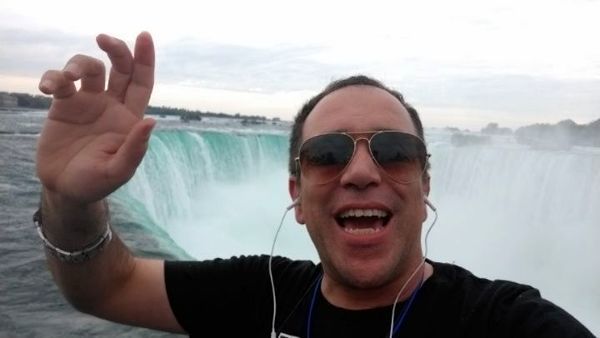 حال خوب امیر کربلایی زاده در کنار آبشار نیاگارا + عکس