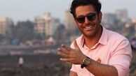 «رضا گلزار» سوار بر یک ماشین خفن/ عکس