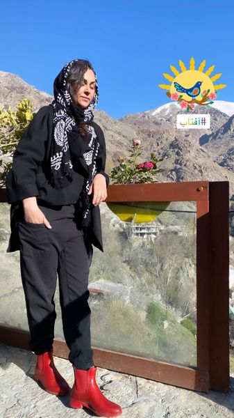 کوهنوردی خانم بازیگر در هوای بهاری + عکس