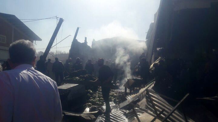 تصاویری از سقوط بالگرد ارتش در میدان میوه و تره بار درچه