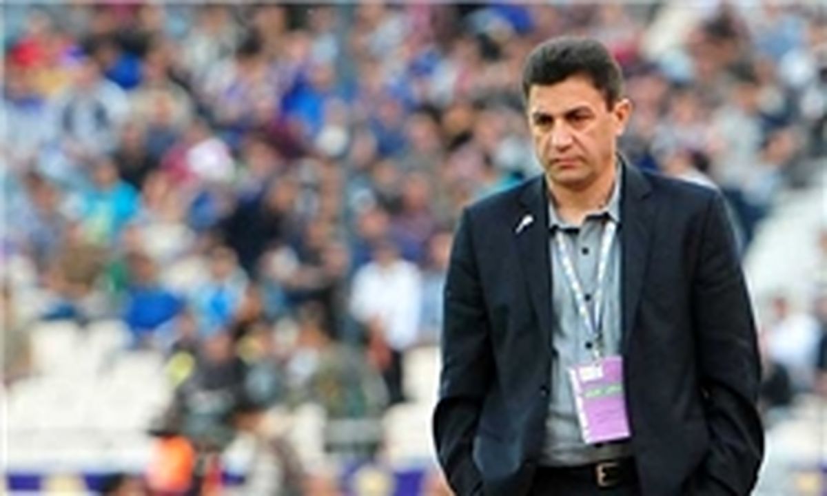بازدید قلعه‌نویی از چمن ورزشگاه