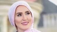 زهره فکور صبور به همراه مادرش
