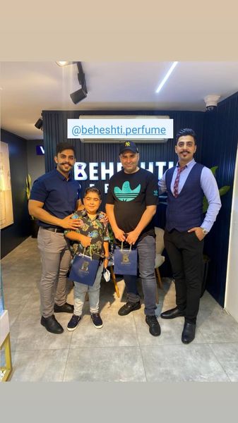 علی مشهدی در جمع دوستانش + عکس