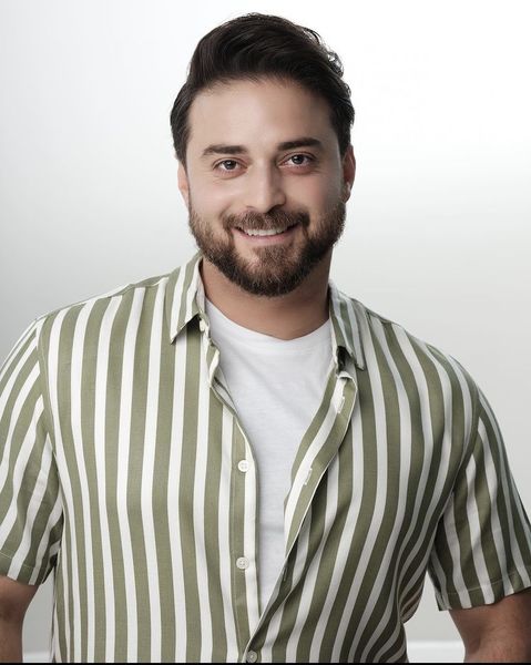 چهره جدید بابک جهانبخش با لباس راه راه + عکس