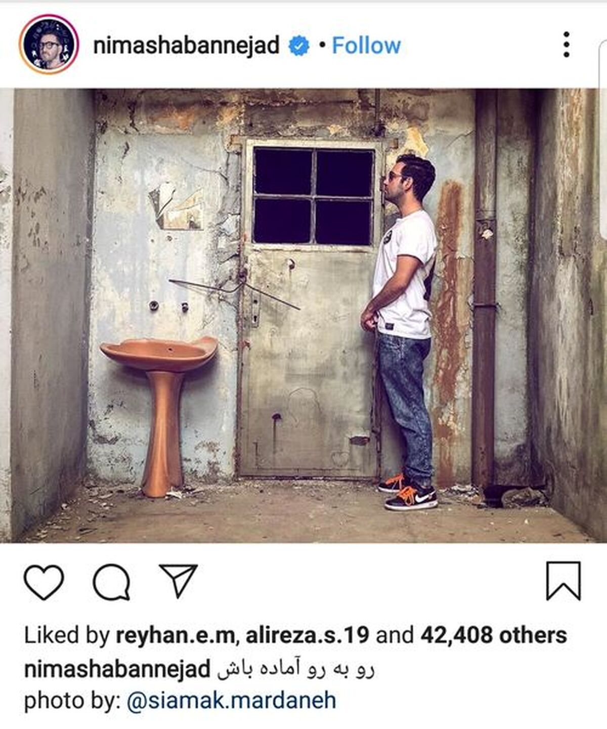 نیما شعبان نژاد در خانه ای مخروبه و قدیمی + عکس