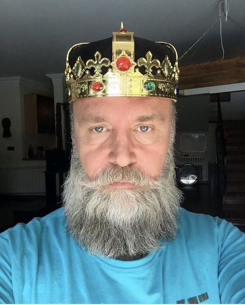 تاج کیهان ملکی برای چیست + عکس