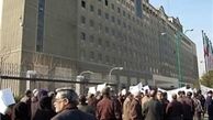 تجمع سپرده‌گذاران کاسپین همزمان با حضور سیف در مجلس