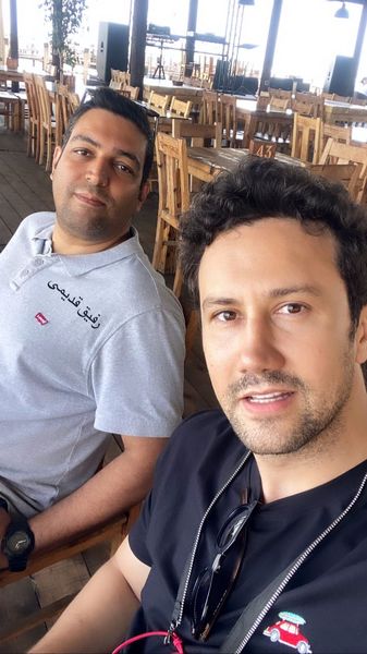 شاهرخ استخری و دوستش در کافه های شمال + عکس