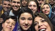 سلفی طناز طباطبایی با بچه های خورشید + عکس