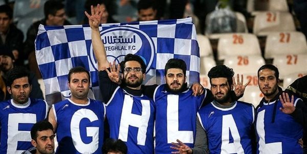 شعار هواداران علیه مددی در تمرین امروز استقلال