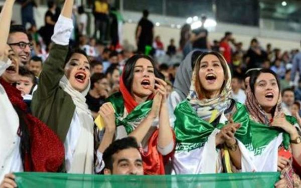 فدراسیون چگونه زنان تماشاچی در استادیوم را پیچاند ؟