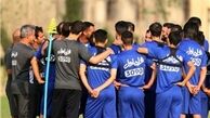 استقلال پشت درهای بسته تمرین می کند