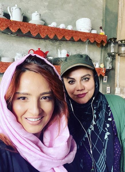 نرگس آبیار و گلاره عباسی در کافه + عکس