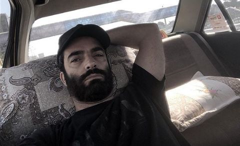 استراحت کردن منوچهر هادی در ماشین + عکس