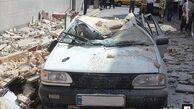پِرس شدن پراید بر اثر ریزش دیوار پشت‌بام