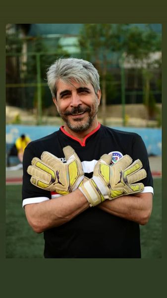 بازیگری که دروازه بان شد + عکس