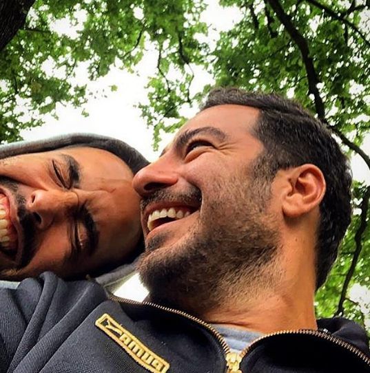 حال خوب نوید محمدزاده و دوستش + عکس