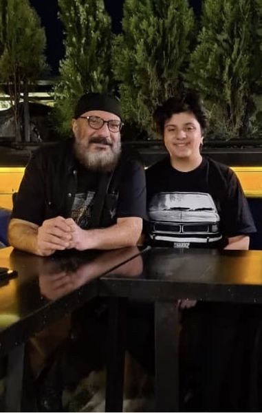 ارستوران گردی بازیگر مشهور با پسرش + عکس