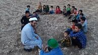 تابوشکنی یک روحانی در مناطق محروم با توزیع نوار بهداشتی !+ عکس
