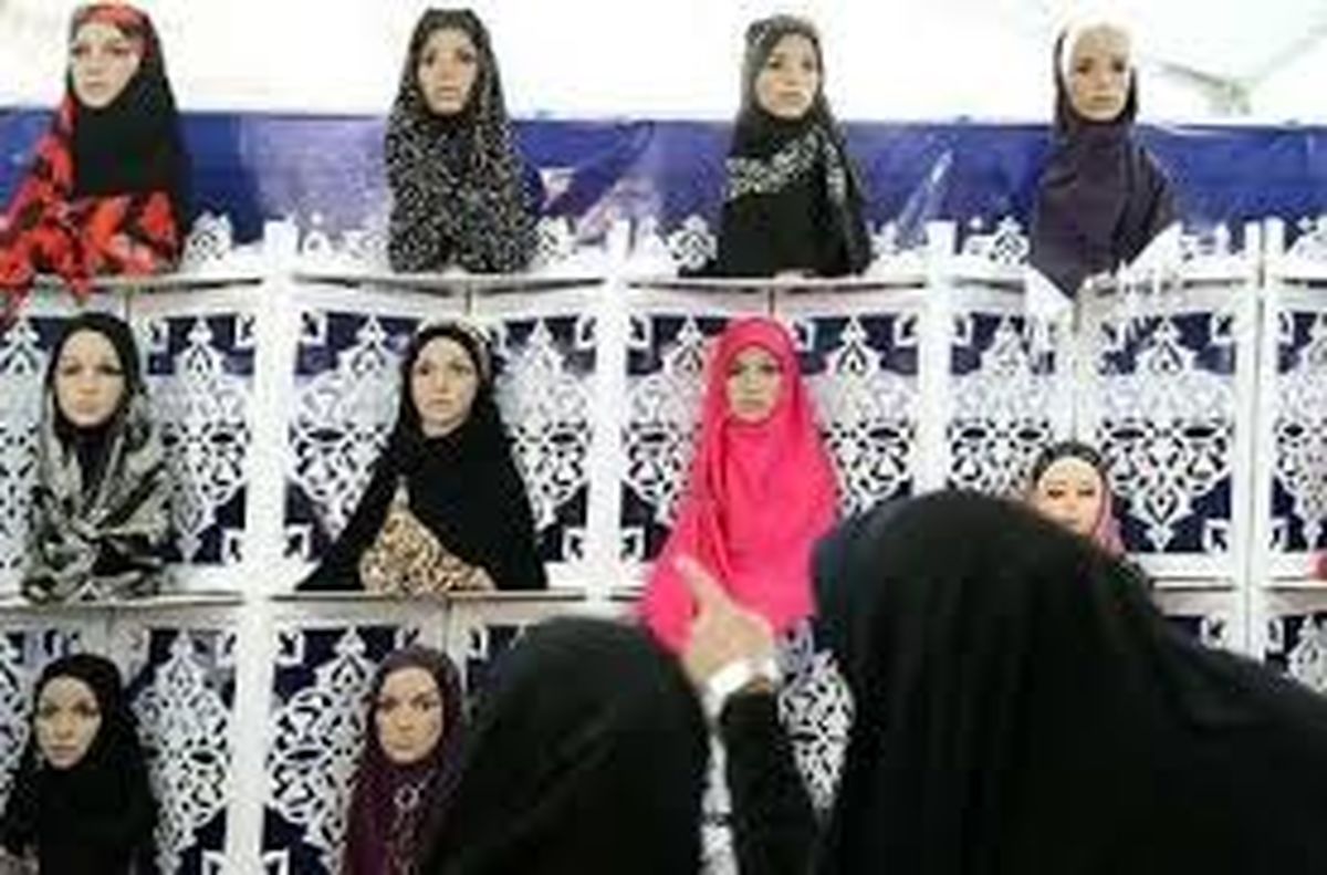 همه محصولات رنگارنگ حجاب در یک نمایشگاه