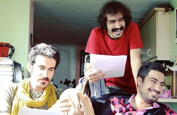 جوانی نوید محمدزاده و هوتن شکیبا در منزل دوستشان + عکس