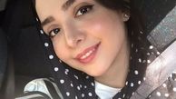 عکس بازیگر زن محبوب "لحظه گرگ و میش" در ماشینش