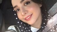 عکس بازیگر زن محبوب "لحظه گرگ و میش" در ماشینش