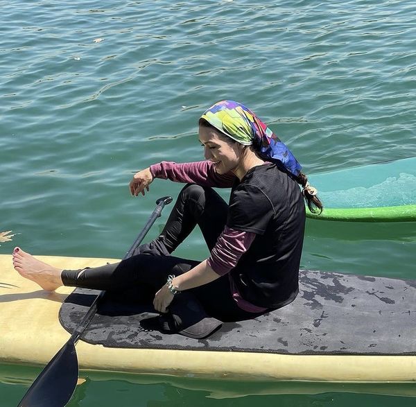 قایق سواری حرفه ای خانم بازیگر + عکس