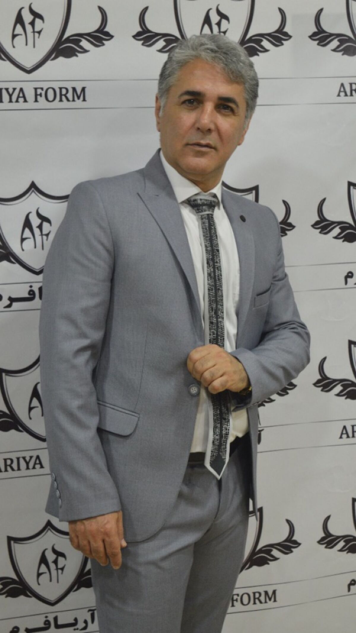 مهدی صبایی با استایل رسمی + عکس