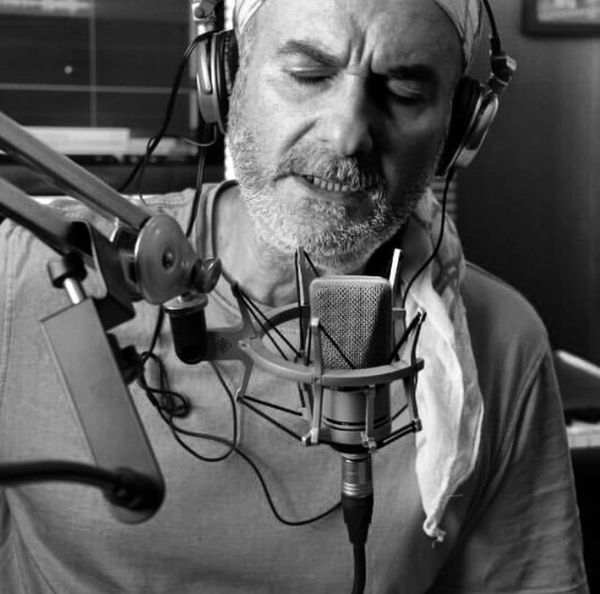 خوانندگی  علی عمرانی + عکس