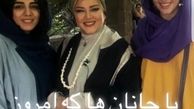 ریحانه پارسا با تیپ تابستانی مهمان بهاره رهنما+عکس