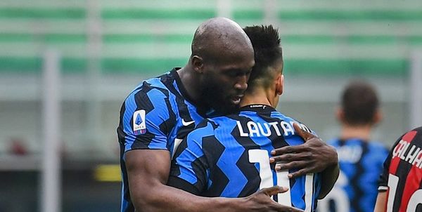 خوشحالی آبی‌ها از کسب جام قهرمانی/ کاریکاتور