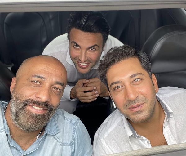 سلفی بازیگران بوف کور در ماشین لاکچری + عکس