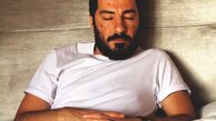 نوید محمدزاده چه شیک خوابیده + عکس