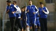 پرچم پاره شده پرسپولیس در تمرین استقلال