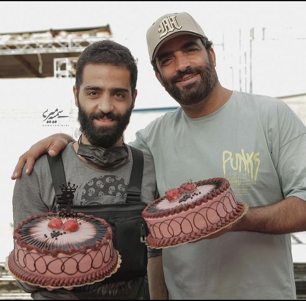 منوچهر هادی در مراسم تولد دستیارش + عکس