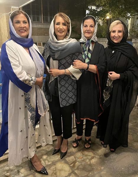 فریبا کوثری در جمع دوستانش + عکس