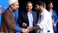 تتلو در حال آماده سازی برای ضبط آهنگ برای «بی‌بی‌سی»