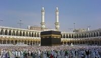 به فقرا کمک کنیم یا به حج برویم