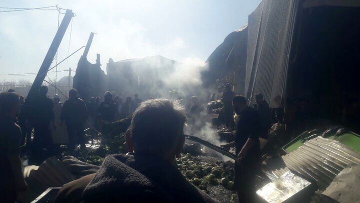 تصاویری از سقوط بالگرد ارتش در میدان میوه و تره بار درچه