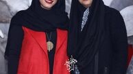 «ملیکا شریفی‌نیا» همراه پدر و مادرش در افتتاحیه یک نمایشگاه