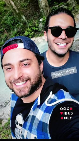 پیاده روی بابک جهانبخش با دوستش + عکس