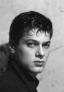 اهدای شیر طلایی ونیز به دختر بازیگر مشهور + عکس