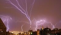 طوفان شب گذشته در تهران یک فوتی داشت