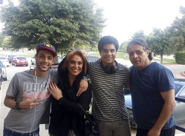 نسرین مقانلو و با همسر و پسرانش در تگزاس + عکس